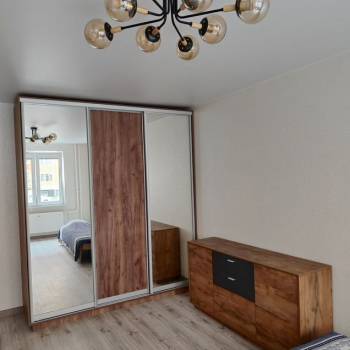 Продается 1-комнатная квартира, 42 м²