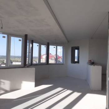 Продается 1-комнатная квартира, 130 м²