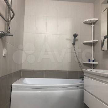 Продается 1-комнатная квартира, 42 м²