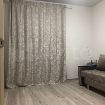 Продается 1-комнатная квартира, 42 м²