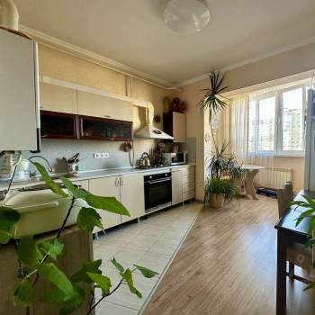 Продается 1-комнатная квартира, 50 м²