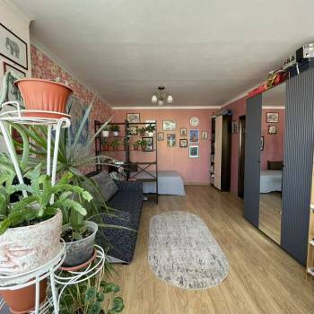 Продается 1-комнатная квартира, 52 м²