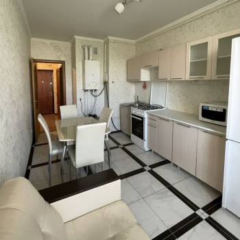 Продается 1-комнатная квартира, 43 м²