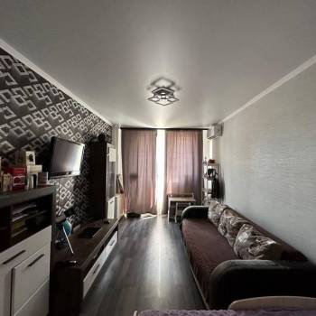 Продается 1-комнатная квартира, 42 м²