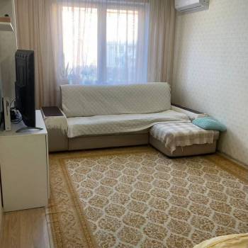 Продается 1-комнатная квартира, 44 м²