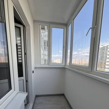 Продается 1-комнатная квартира, 373 м²