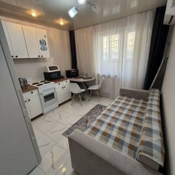 Продается 1-комнатная квартира, 42 м²