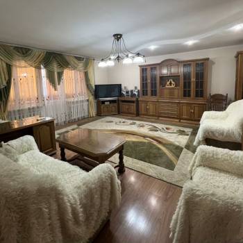 Сдается Многокомнатная квартира, 100 м²