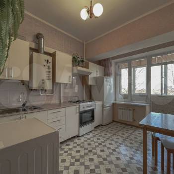 Продается 1-комнатная квартира, 42 м²