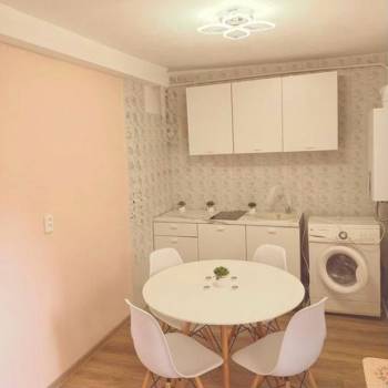 Продается 1-комнатная квартира, 50 м²