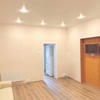 Продается 1-комнатная квартира, 50 м²