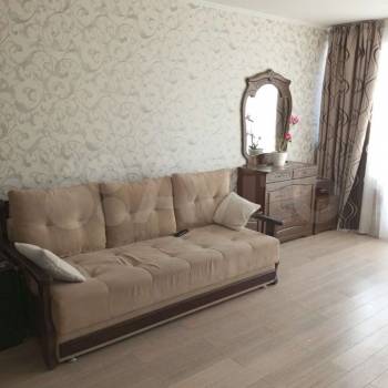 Продается 1-комнатная квартира, 67,2 м²