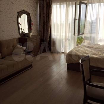 Продается 1-комнатная квартира, 67,2 м²