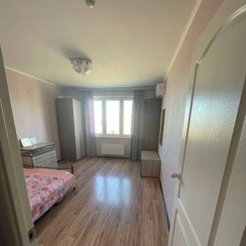 Продается 1-комнатная квартира, 38 м²