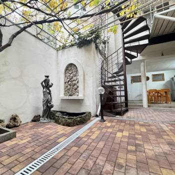 Сдается Нежилое помещение, 300 м²