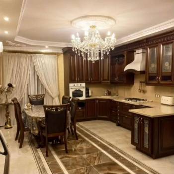 Продается Дом, 304 м²