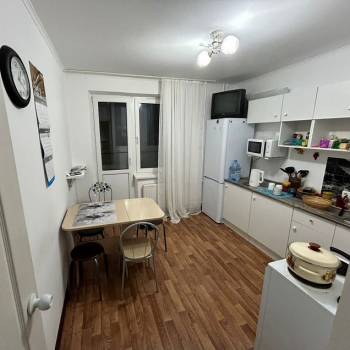 Продается 1-комнатная квартира, 37 м²
