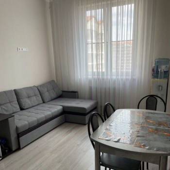 Продается 1-комнатная квартира, 39 м²
