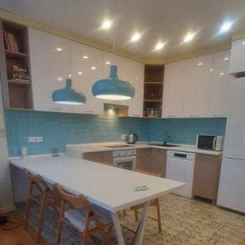 Продается 1-комнатная квартира, 58 м²