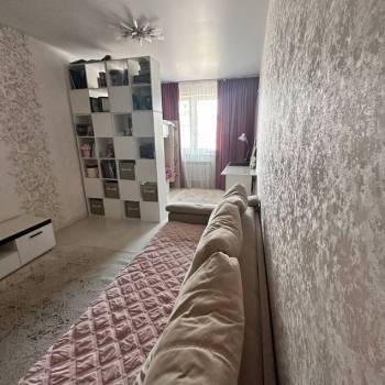 Продается 1-комнатная квартира, 46 м²