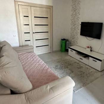 Продается 1-комнатная квартира, 46 м²