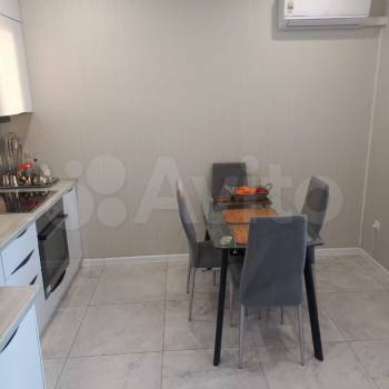 Продается 1-комнатная квартира, 37 м²