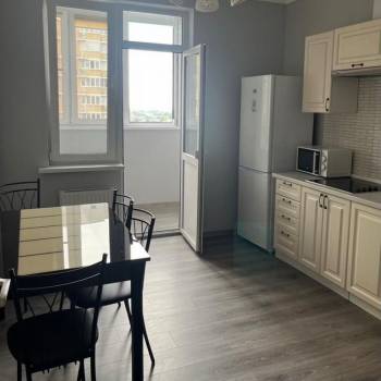 Сдается 1-комнатная квартира, 42 м²