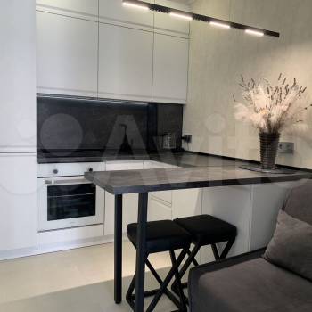 Продается 1-комнатная квартира, 42 м²