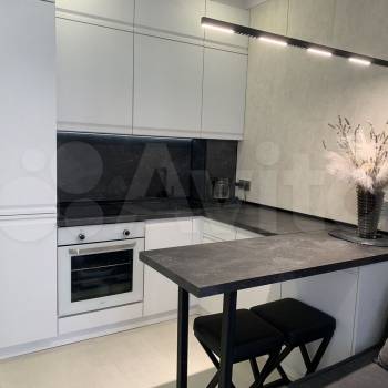 Продается 1-комнатная квартира, 42 м²