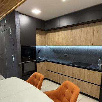 Продается Многокомнатная квартира, 80 м²