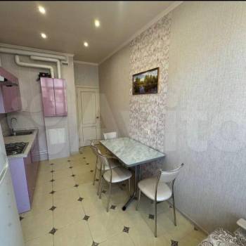 Сдается 1-комнатная квартира, 38 м²