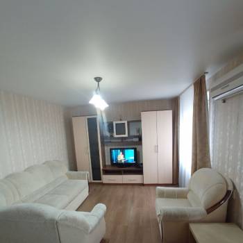 Продается 1-комнатная квартира, 37 м²