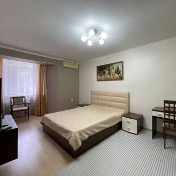 Продается 1-комнатная квартира, 42 м²