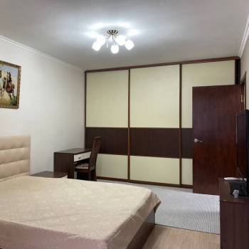 Продается 1-комнатная квартира, 42 м²