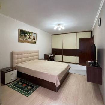 Продается 1-комнатная квартира, 42 м²