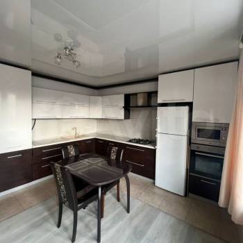 Сдается 1-комнатная квартира, 54 м²