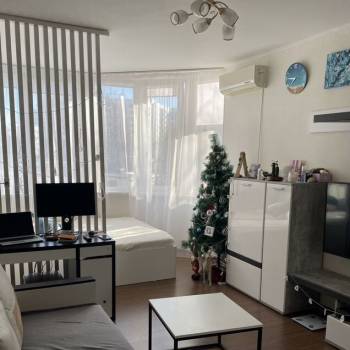 Продается 1-комнатная квартира, 42 м²