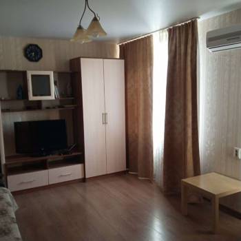 Продается 1-комнатная квартира, 42 м²