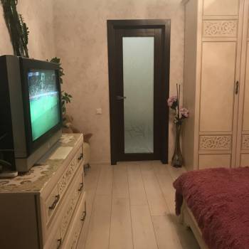 Продается 1-комнатная квартира, 42 м²