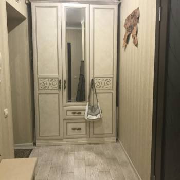 Продается 1-комнатная квартира, 42 м²