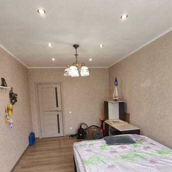 Продается 1-комнатная квартира, 42 м²