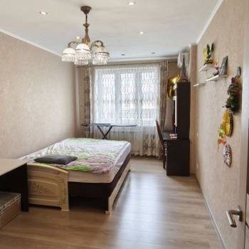 Продается 1-комнатная квартира, 42 м²