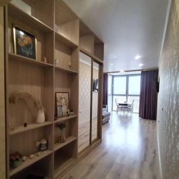 Продается 1-комнатная квартира, 53 м²