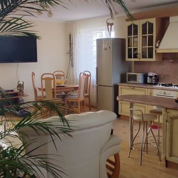 Продается 2-х комнатная квартира, 122 м²