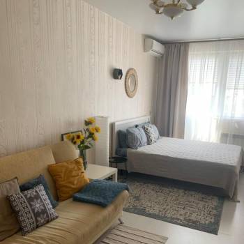 Продается 1-комнатная квартира, 42 м²