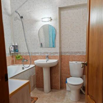 Продается 1-комнатная квартира, 73,3 м²