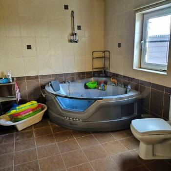 Продается Дом, 180 м²