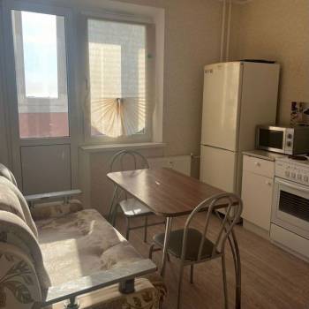 Сдается 1-комнатная квартира, 38 м²