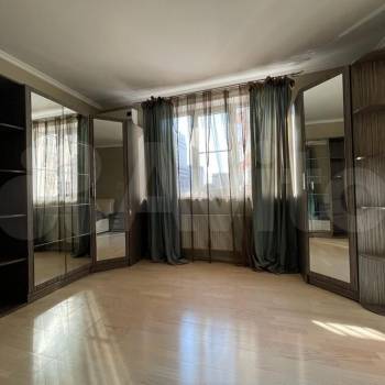 Сдается 1-комнатная квартира, 55 м²