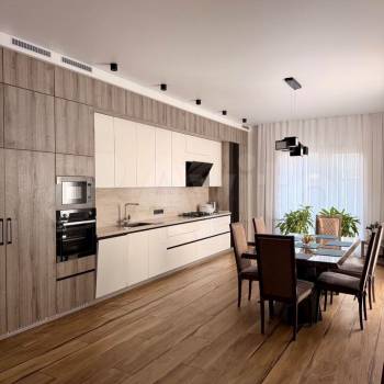 Продается Дом, 370 м²